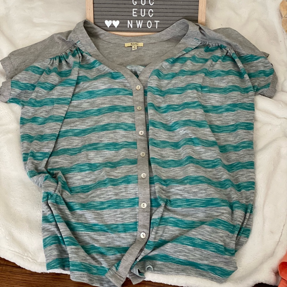 NWOT Oversized button up tee